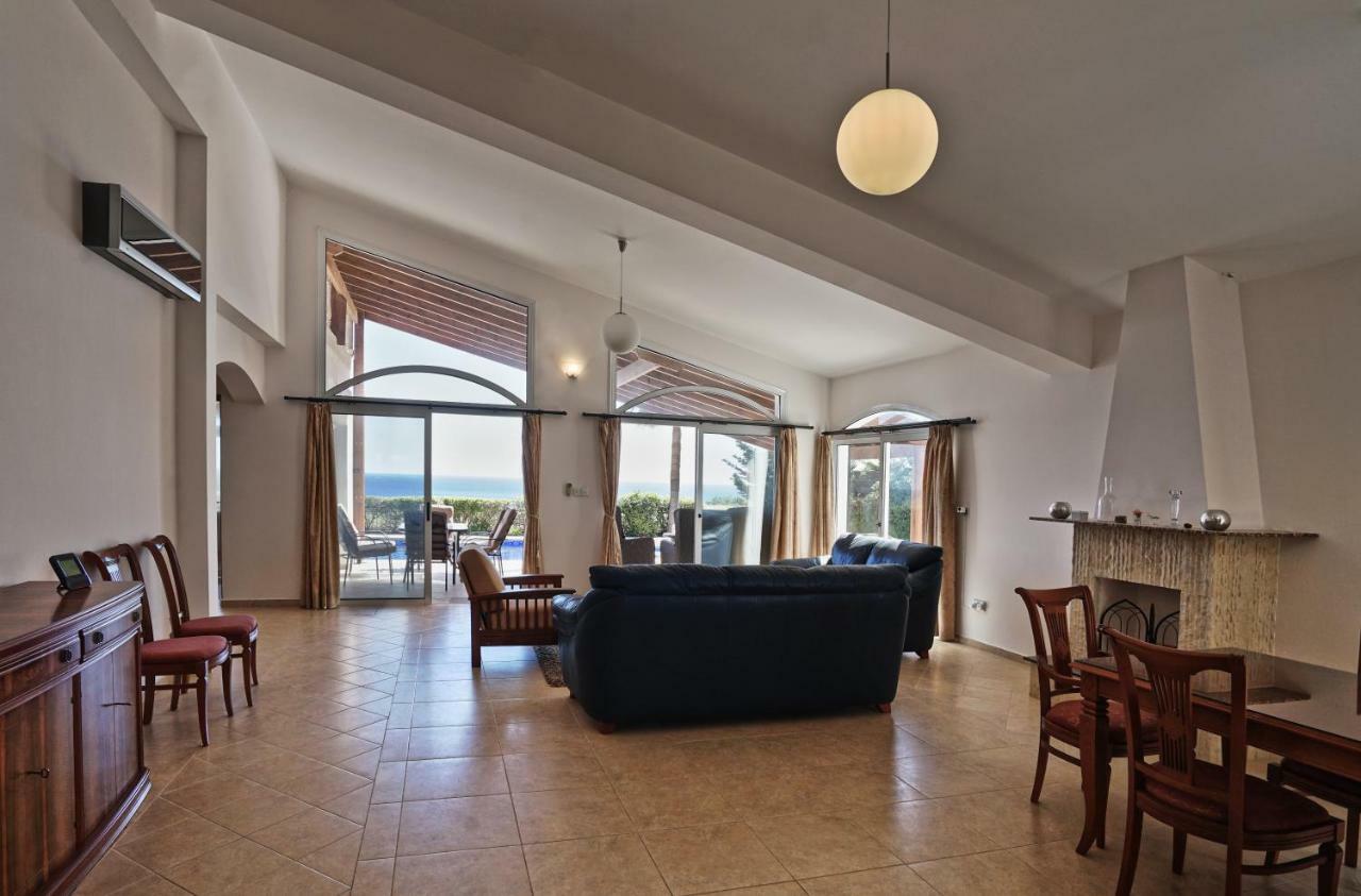 Unforgettable Family Escape - Cliffside Villa With Panoramic Sea Views And Kid-Friendly Private Pool 皮斯索里 外观 照片